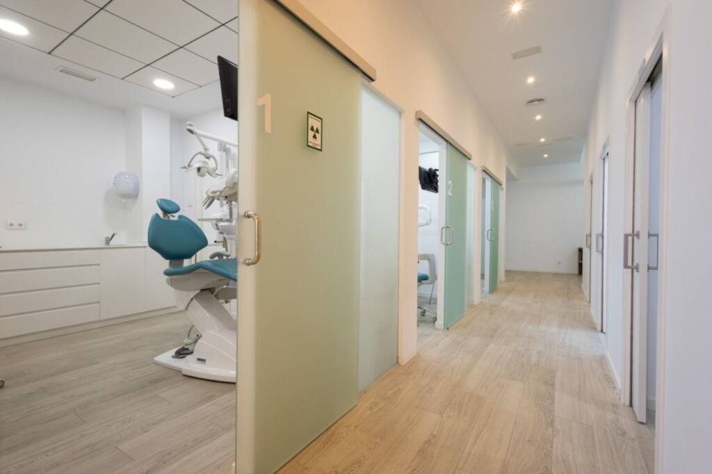 Clínica de dentista con licencia de POLICLÍNICA en Venta en Valencia