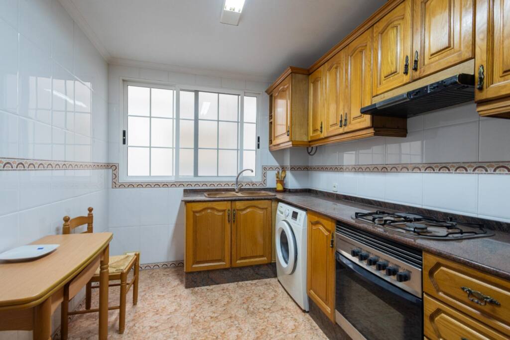 Piso de más de 100 m² construidos con muchas posibilidades en Meliana - Valencia