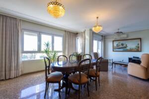 Piso en Tavernes Blanques: disfruta de la luz y las vistas de esta vivienda